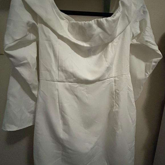 PrettyLittleThing White Long Sleeve Dress - Picture 2 of 3